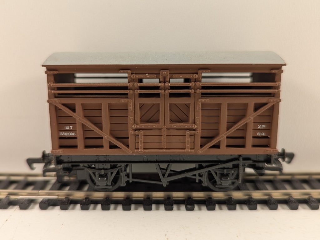 Mainline OO Gauge BR Cattle Wagon M12098