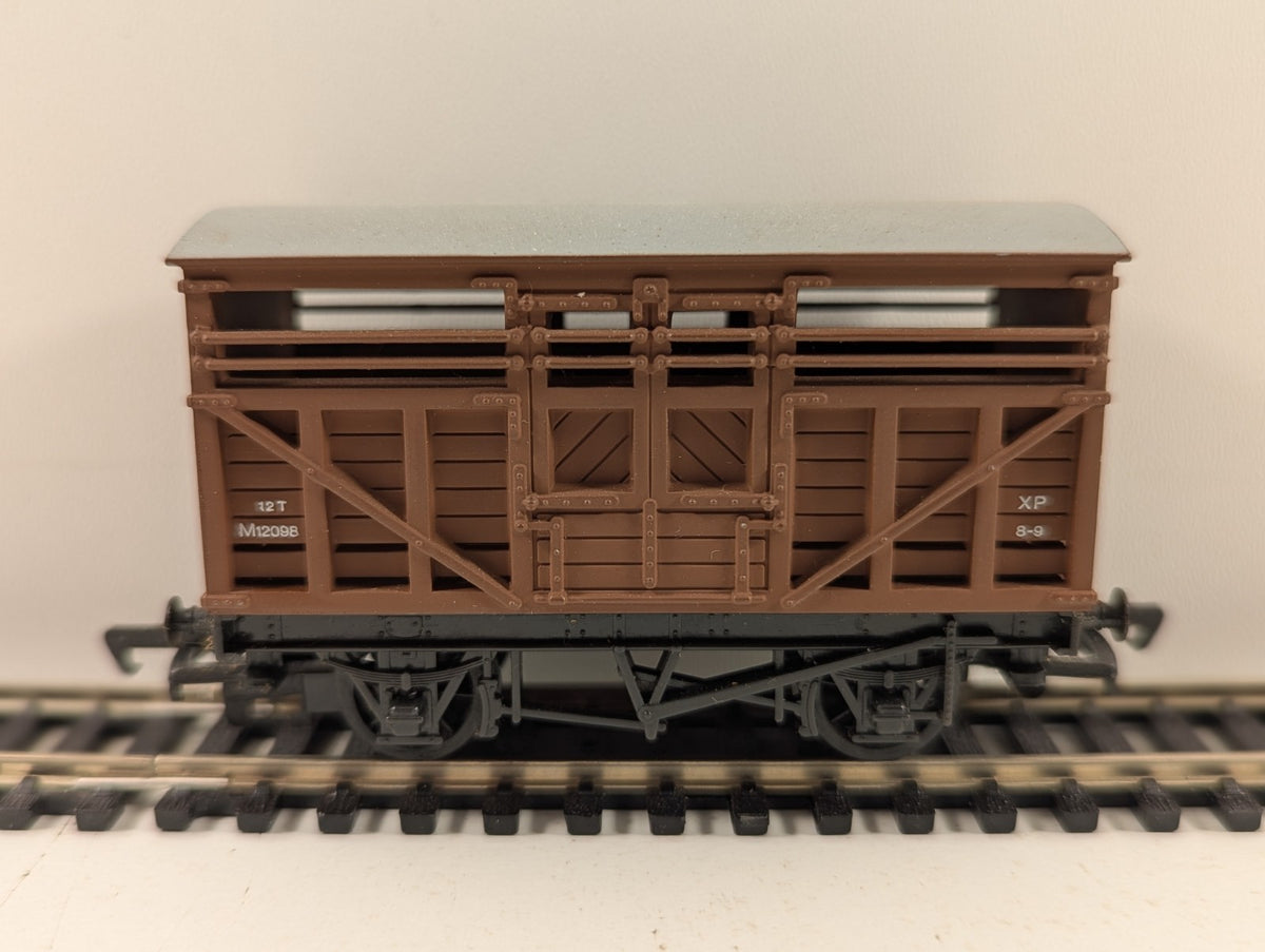 Mainline OO Gauge BR Cattle Wagon M12098