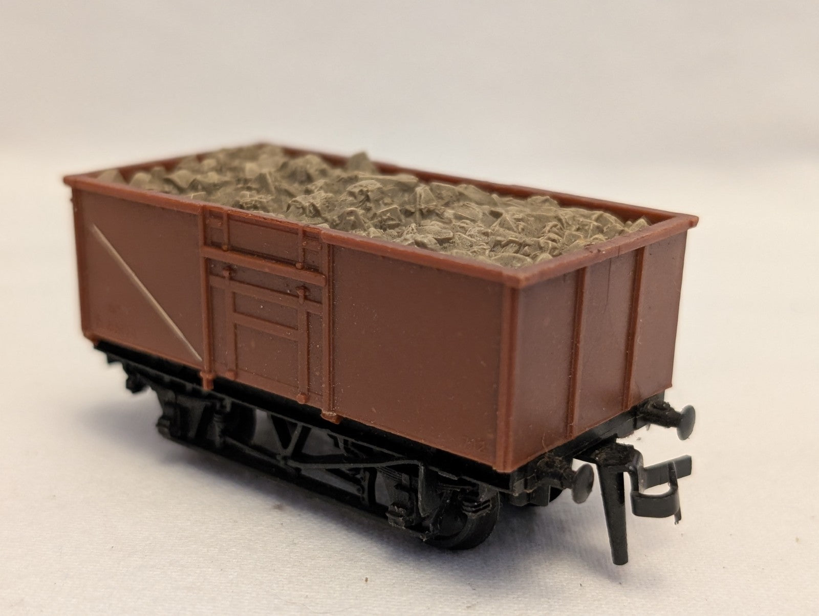 Trix OO Gauge 16-Ton Mineral Wagon Goods Wagon B68174 BR Bauxite