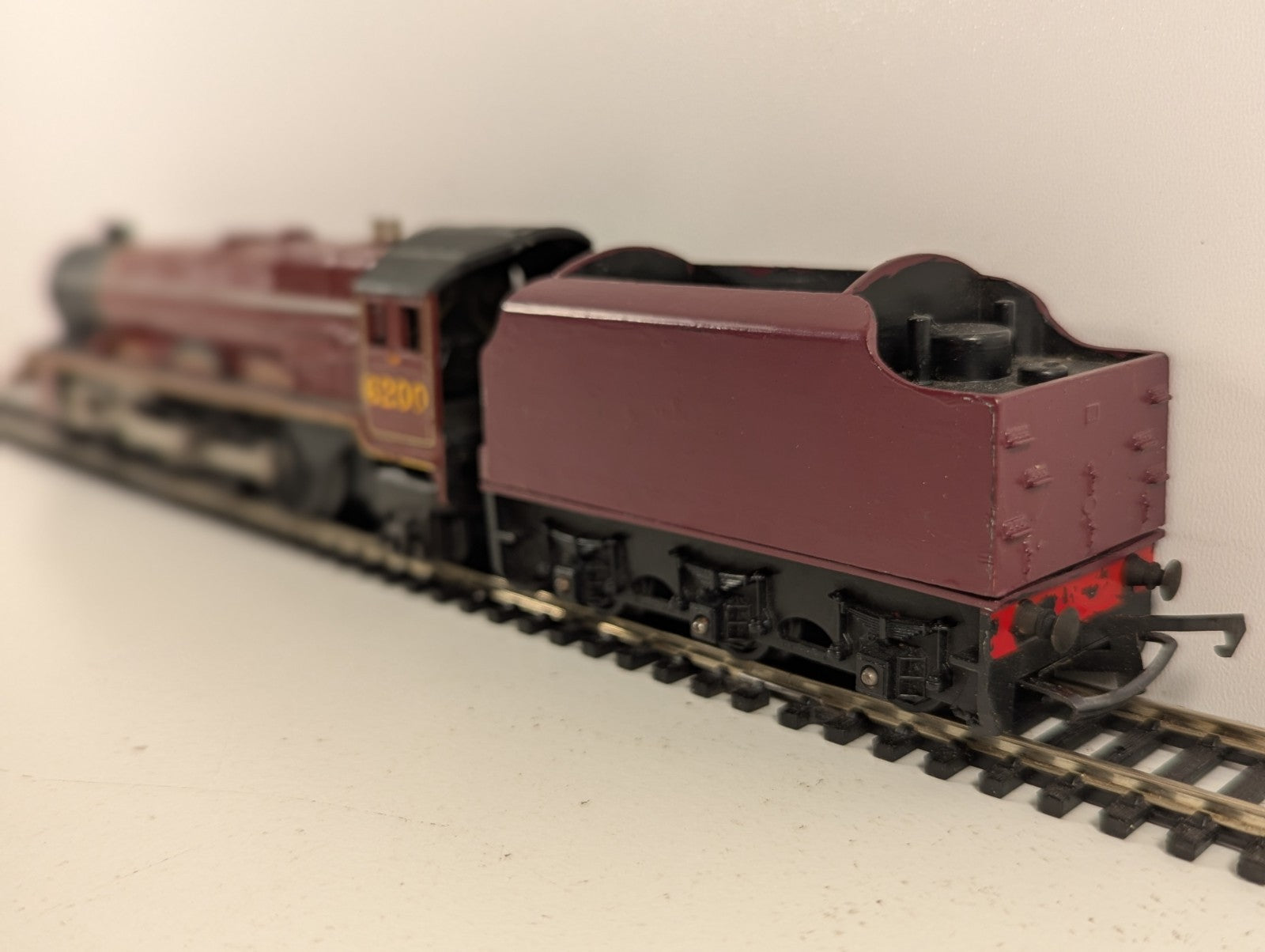 Tri-ang OO Gauge Princess Royal Class Steam Locomotive 6200 LMS Maroon