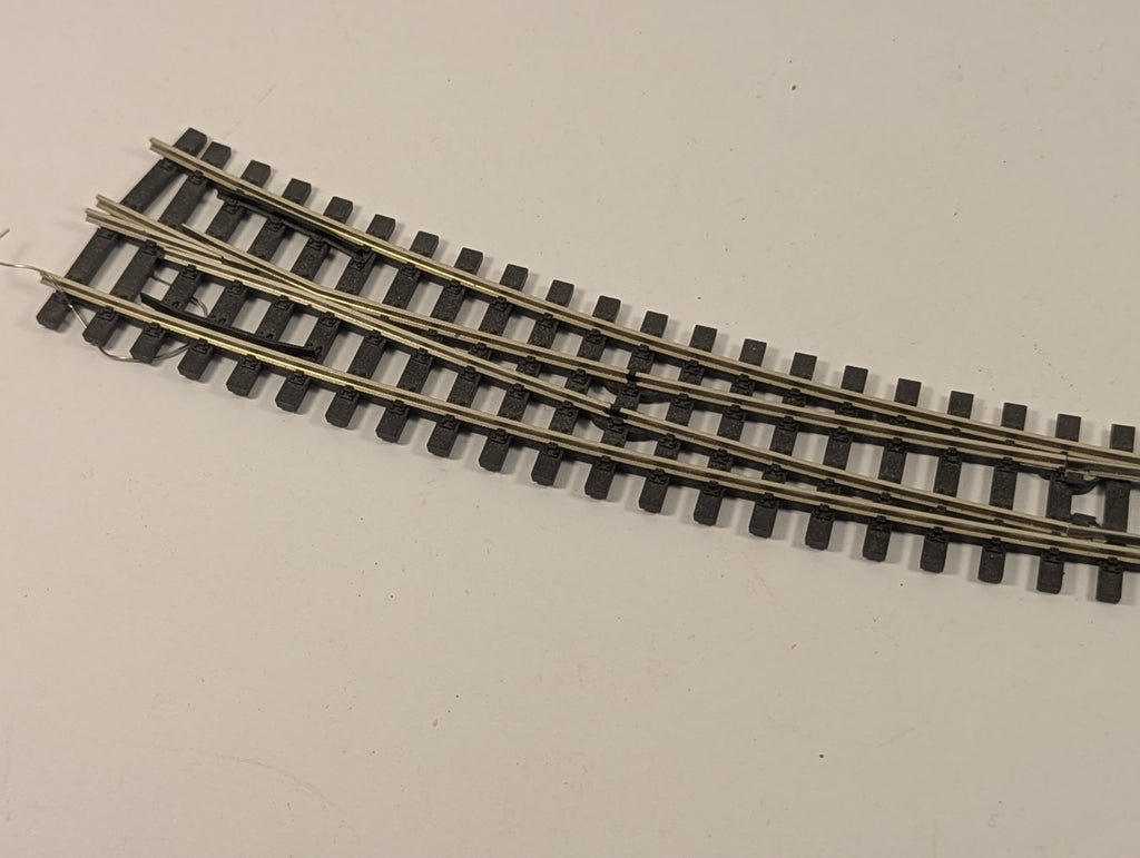 Peco SL-E387 HOe Gauge Code 55 Left Hand Curved Point