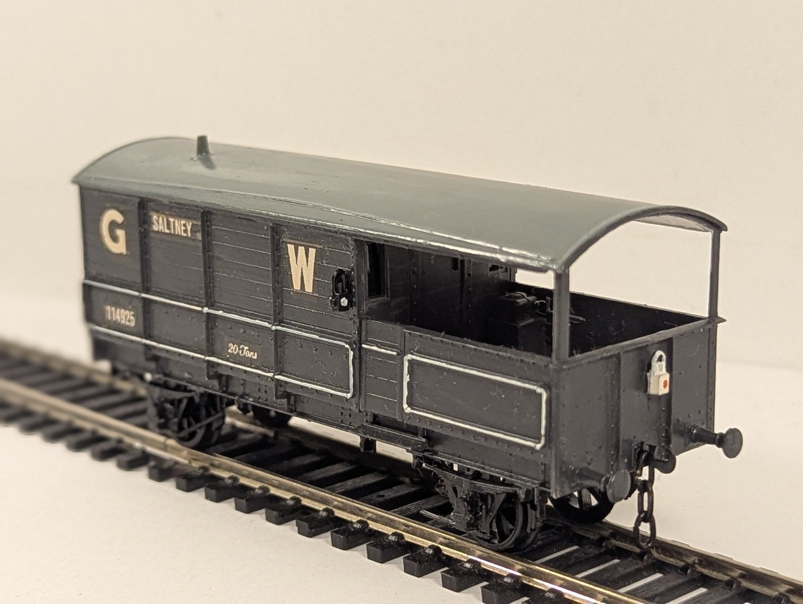 Kit Built OO Gauge GWR Toad Brake Van 'Saltney' 114925 GWR Grey