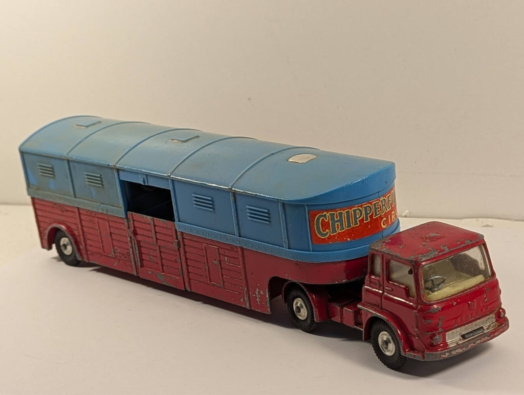 Corgi Major Toys 1130 Chipperfields Circus Tractor & Articulated Horse box