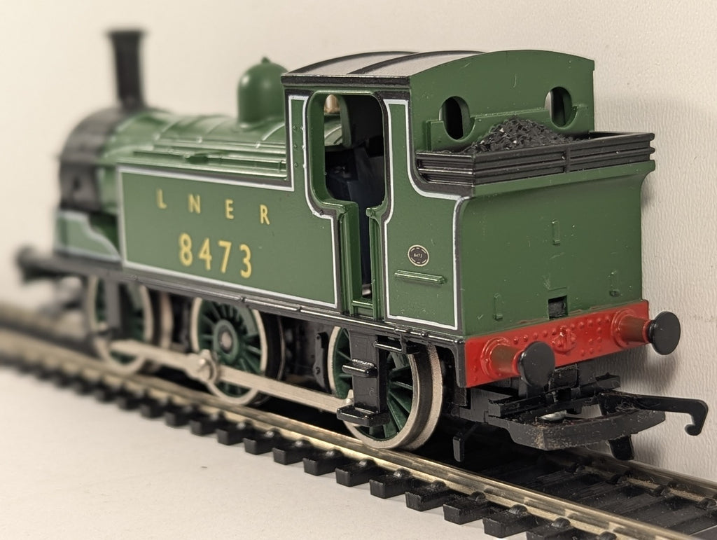 Hornby OO Gauge LNER Class J83 0-6-0T Steam Locomotive 8473 LNER Green R.316