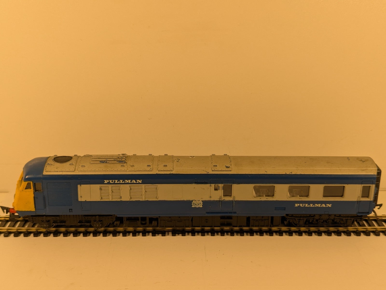 Tri-angHornby R555 OOGauge BR Blue Pullman Class 251 DMU Power Car - non runner