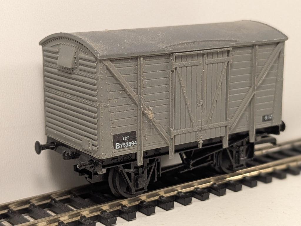 Dapol OO Gauge BR Grey Van (Missing Buffer & Coupling)