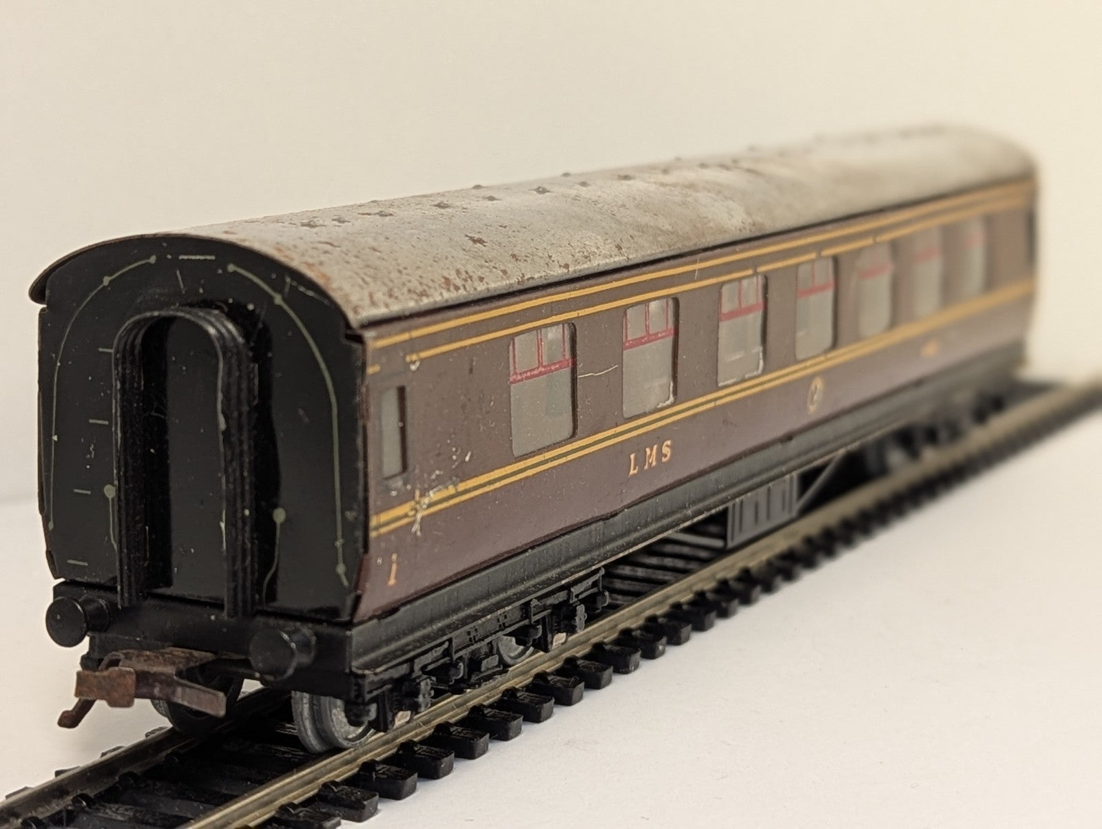 Hornby Dublo OO Gauge 4183 LMS 1st/3rd Corridor Coach Playworn