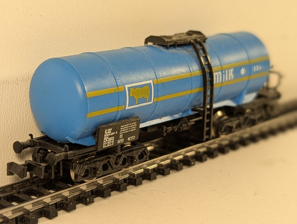 Lima N Gauge Bogie Milk Tank Wagon 152 D Blue / Milk