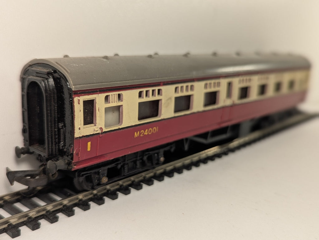 Tri-ang OO Gauge BR Composite Coach Coaching Stock M24001 BR Crimson and Cream