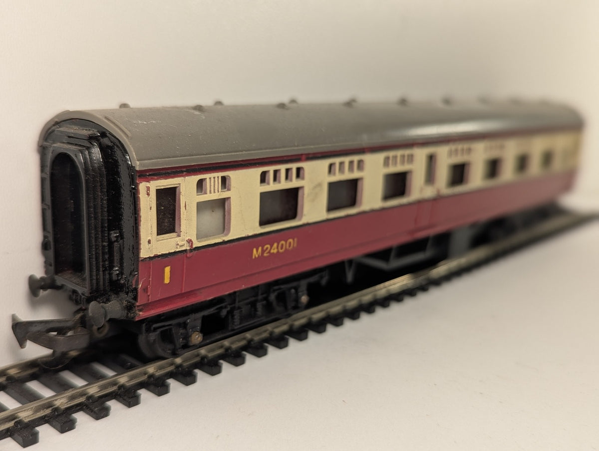 Tri-ang OO Gauge BR Composite Coach Coaching Stock M24001 BR Crimson and Cream