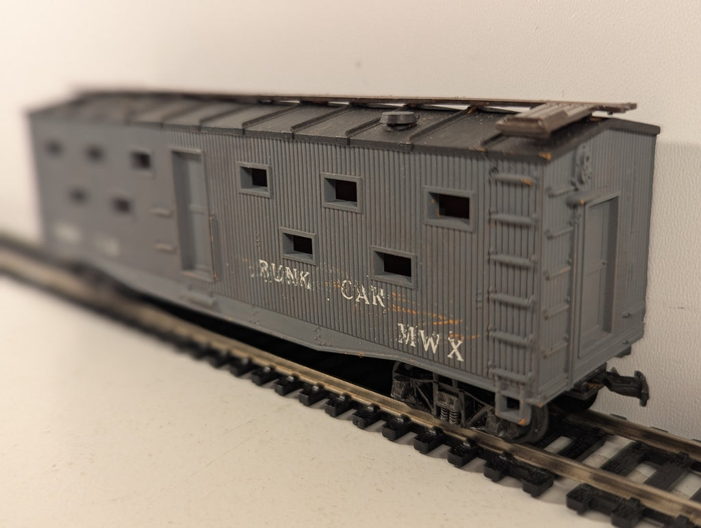 MDC Roundhouse HO Scale MOW Bunk Car MW 731 Grey