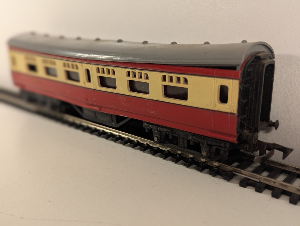 Tri-ang R21 OO/HO Gauge Passenger Coach M7071 – Blood & Custard Livery