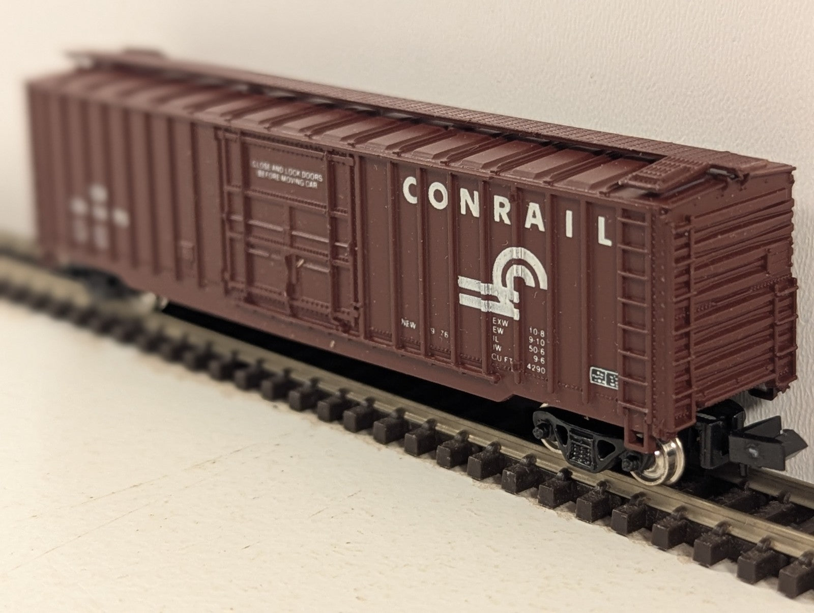 Con-Cor 0001-147102 N Gauge Conrail 50ft Rib-Side Boxcar - Boxed
