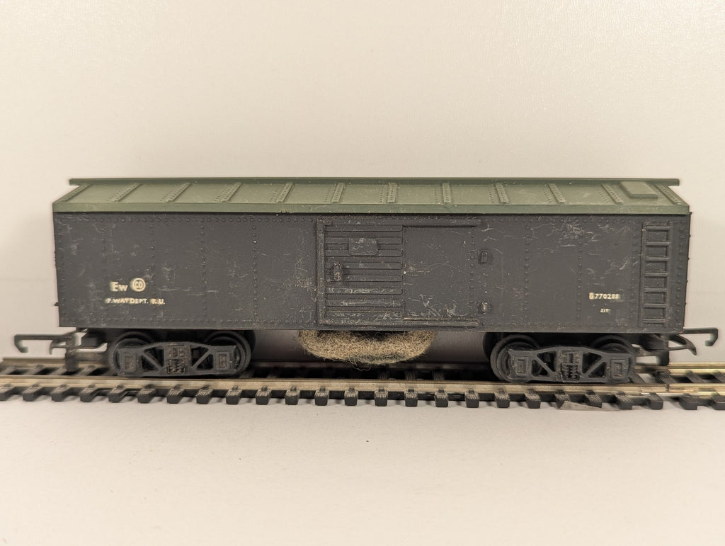 Tri-ang OO Gauge Track Cleaning Car Goods Wagon B770288 BR Grey & Green R344