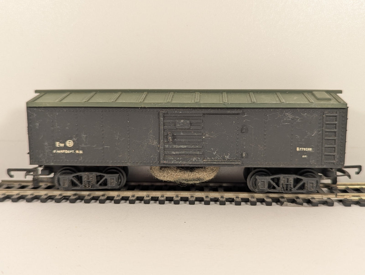 Tri-ang OO Gauge Track Cleaning Car Goods Wagon B770288 BR Grey & Green R344