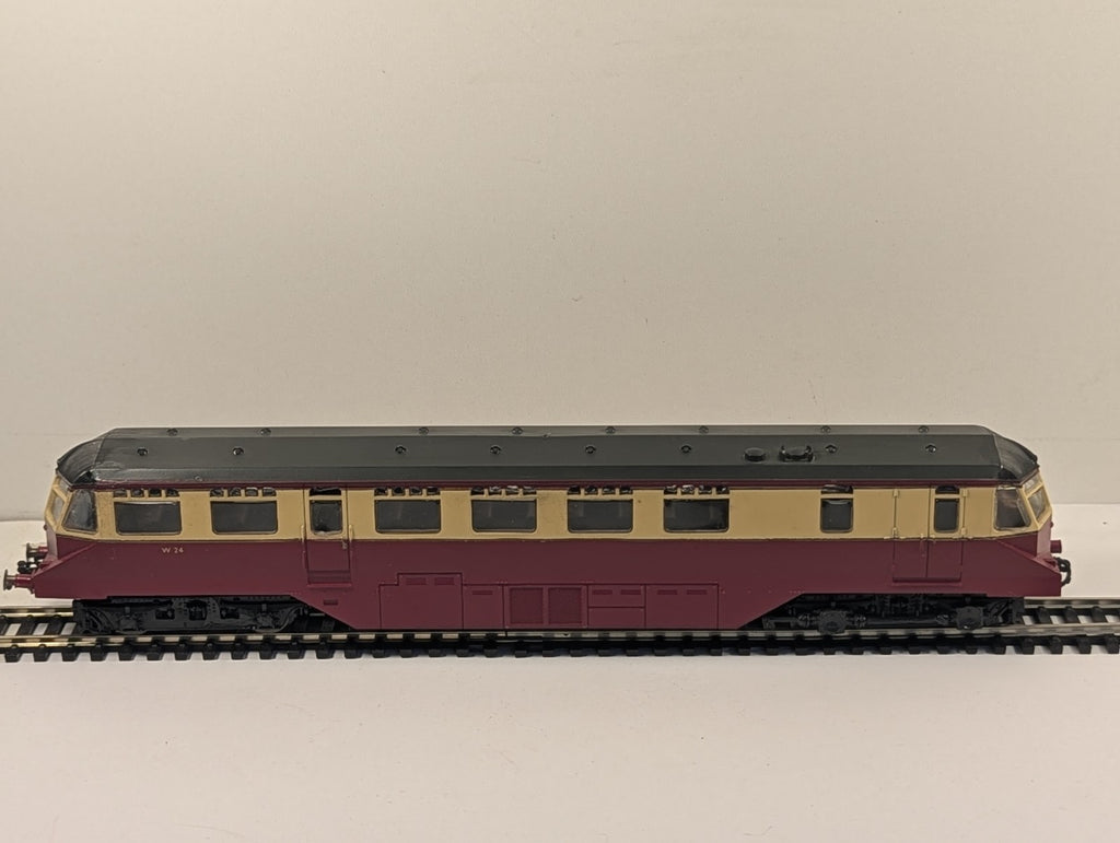 Lima L205133 OO Gauge GWR Railcar W22 in BR Crimson & Cream - Missing Buffers