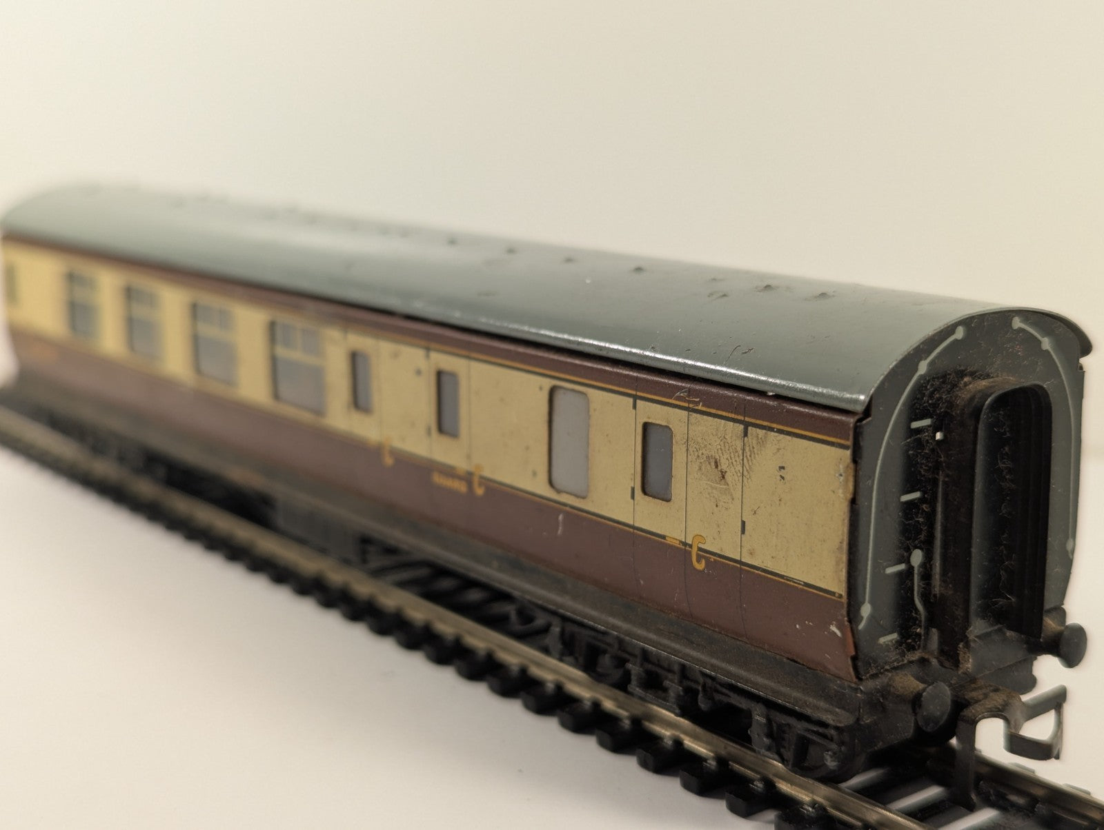 Hornby Dublo OO Gauge Stanier Brake Coach Chocolate & Cream