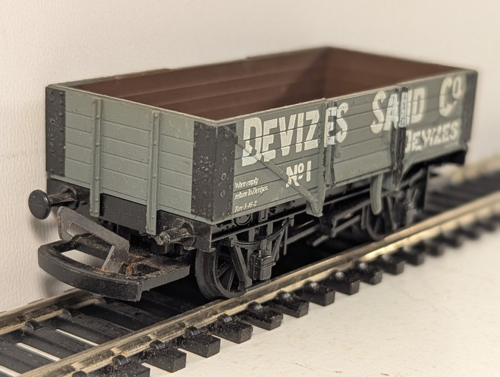 Airfix OO Gauge Devizes Sand Co. 5 Plank Wagon Goods Wagon