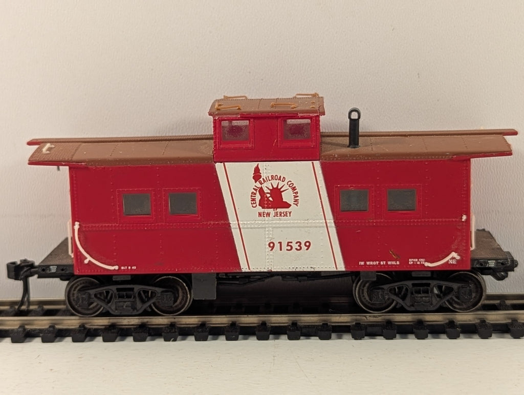 Life Like HO Gauge New Jersey Cupola Caboose