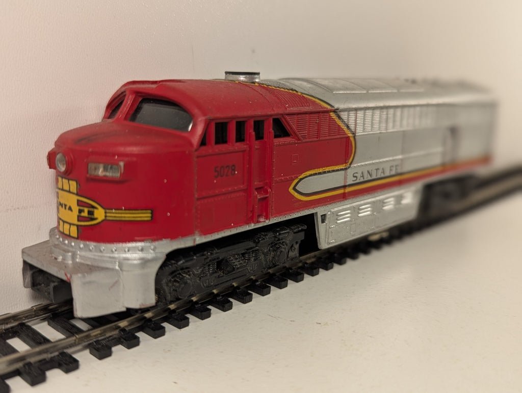 AHM / Tempo HO Gauge Alco FA-2 Diesel Locomotive 5028 Santa Fe - Spares/Repair