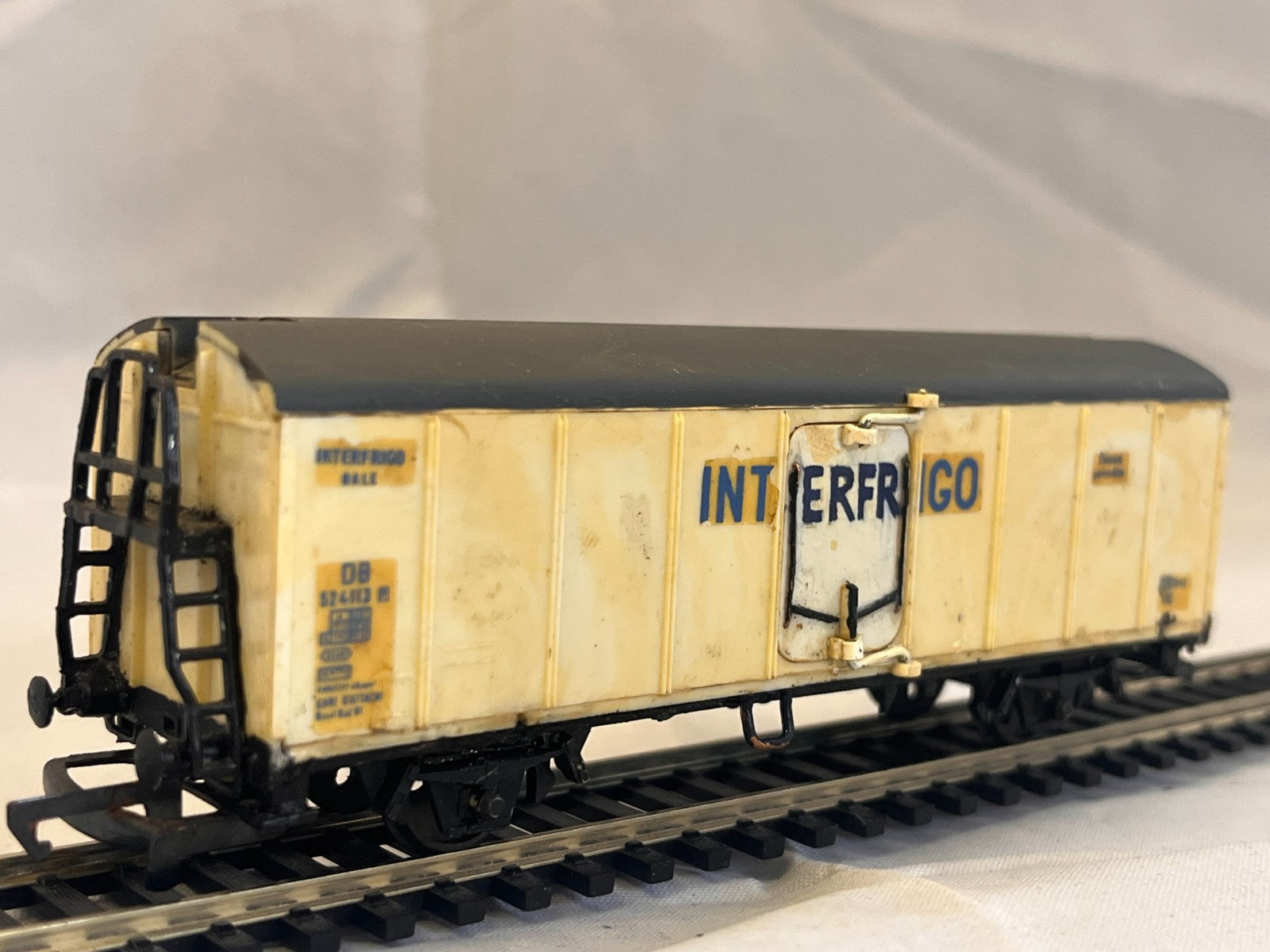 Dapol Kitmaster OO Gauge Interfrigo Refrigerated Van Wagon