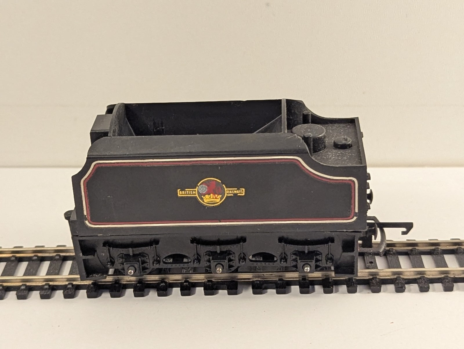 Tri-ang OO Gauge BR Black Steam Locomotive Tender R30 R31