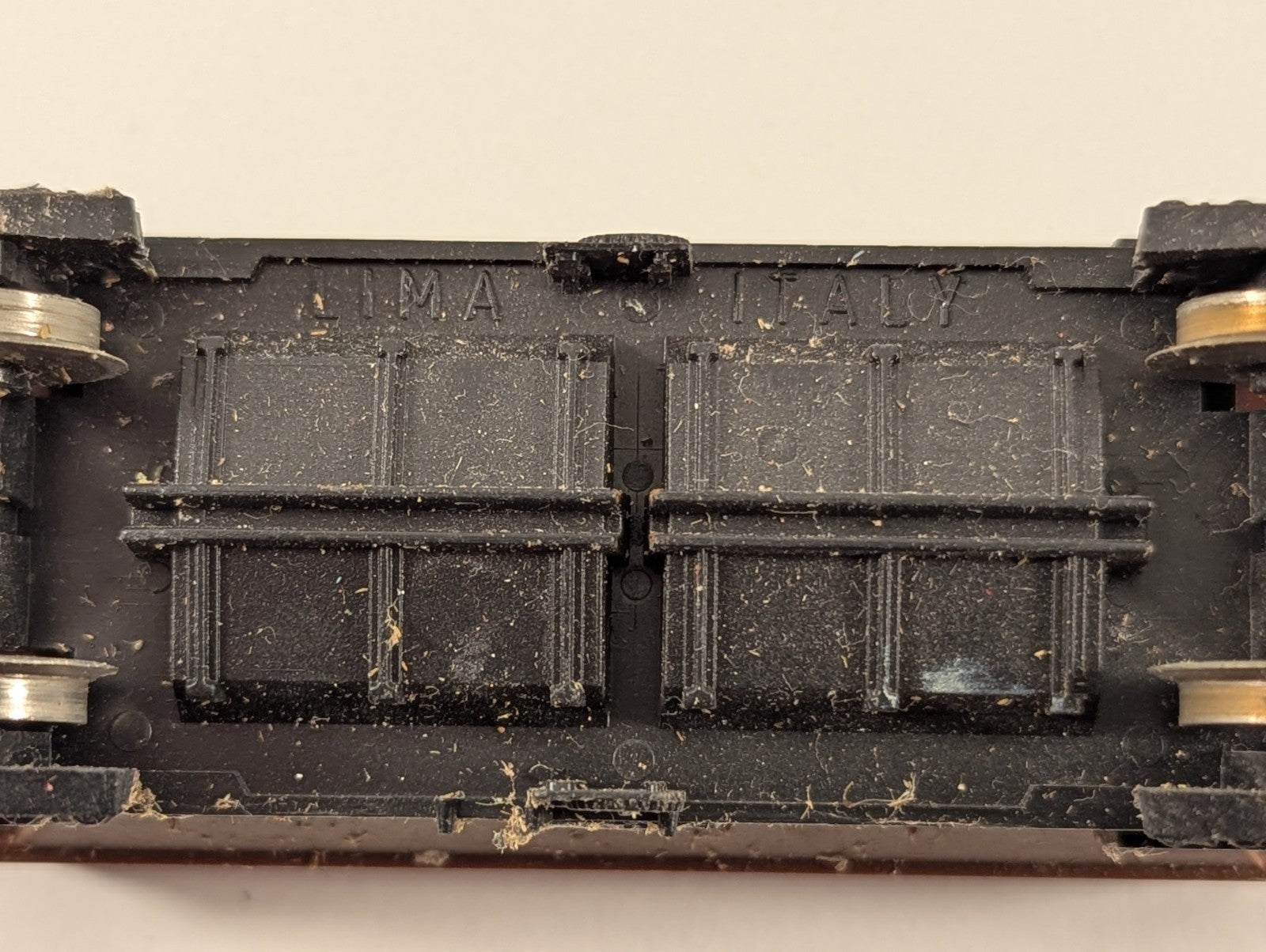 Lima 305637 OO Gauge PGA Hopper – BR Bauxite