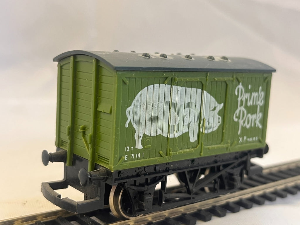 Hornby R216 OO Gauge Prime Pork Closed Wagon