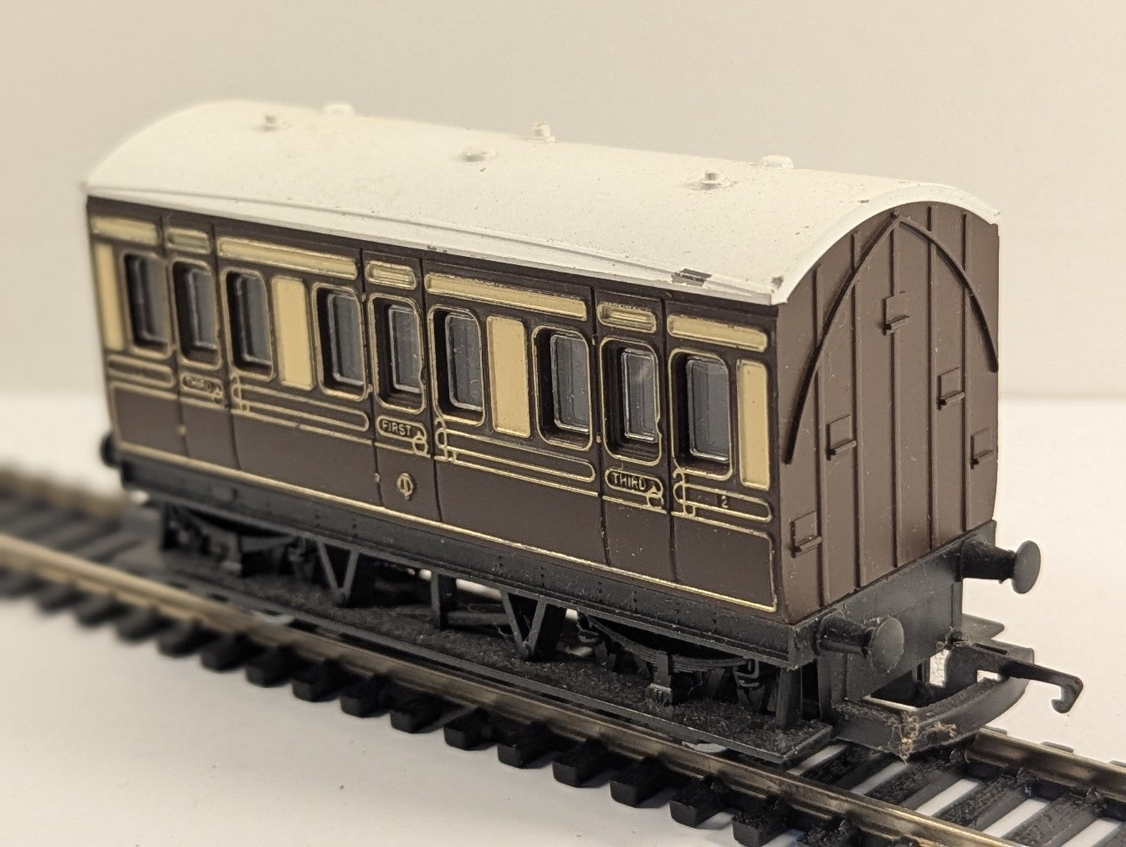 Hornby R446 OO Gauge GWR 4-Wheel Composite Coach
