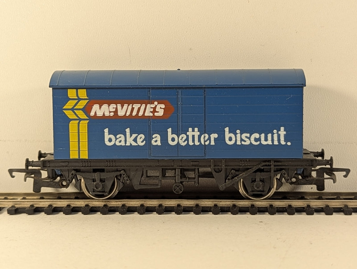Hornby OO Gauge McVitie's Ventilated Box Van Goods Wagon McVitie's Blue R010