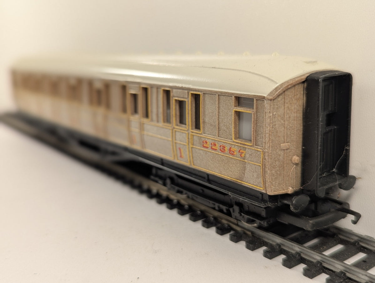 Hornby OO Gauge LNER Gresley Composite Coach Passenger Coach 22367 LNER Teak