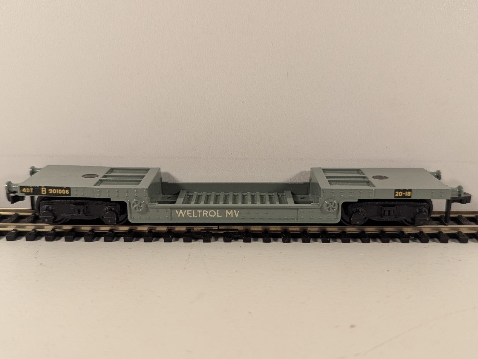 Hornby-Dublo 32053 OO Gauge 40 Ton Bogie Well Wagon - Boxed