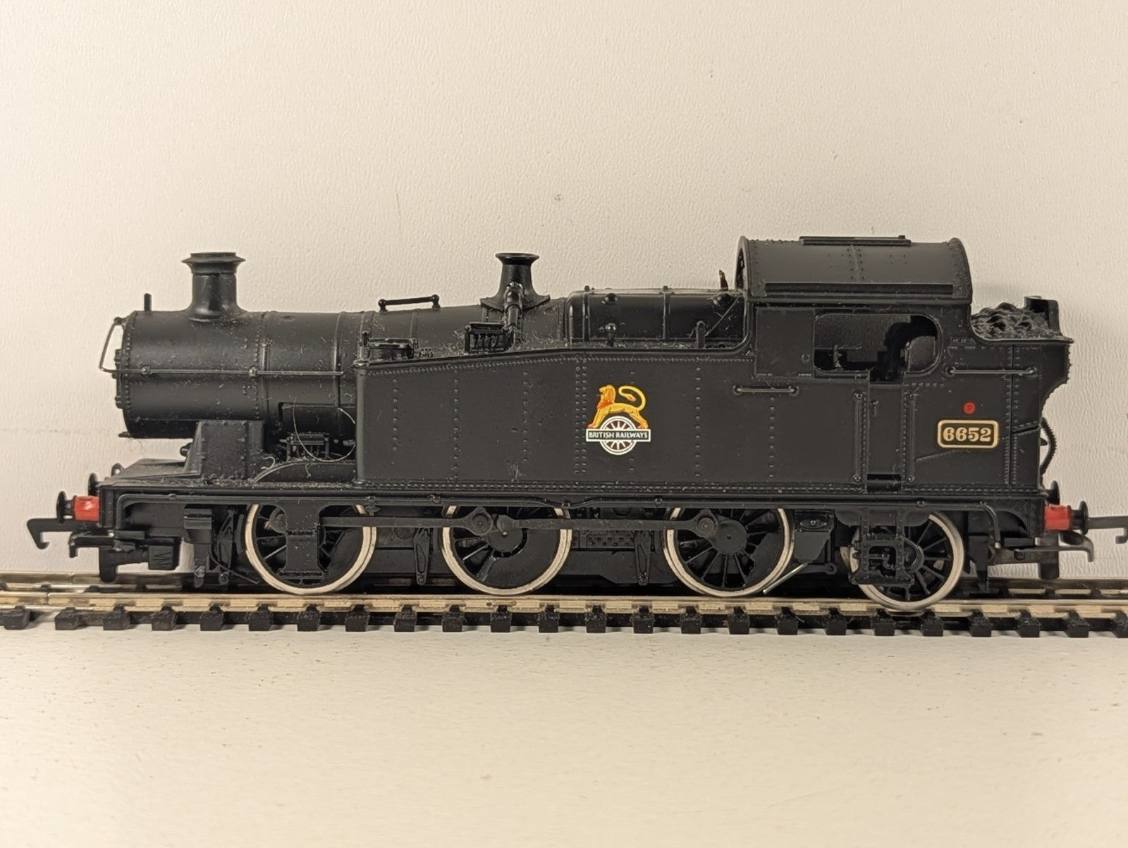 Mainline OO Gauge Class 6600 0-6-2T Steam Locomotive 6652 BR Black