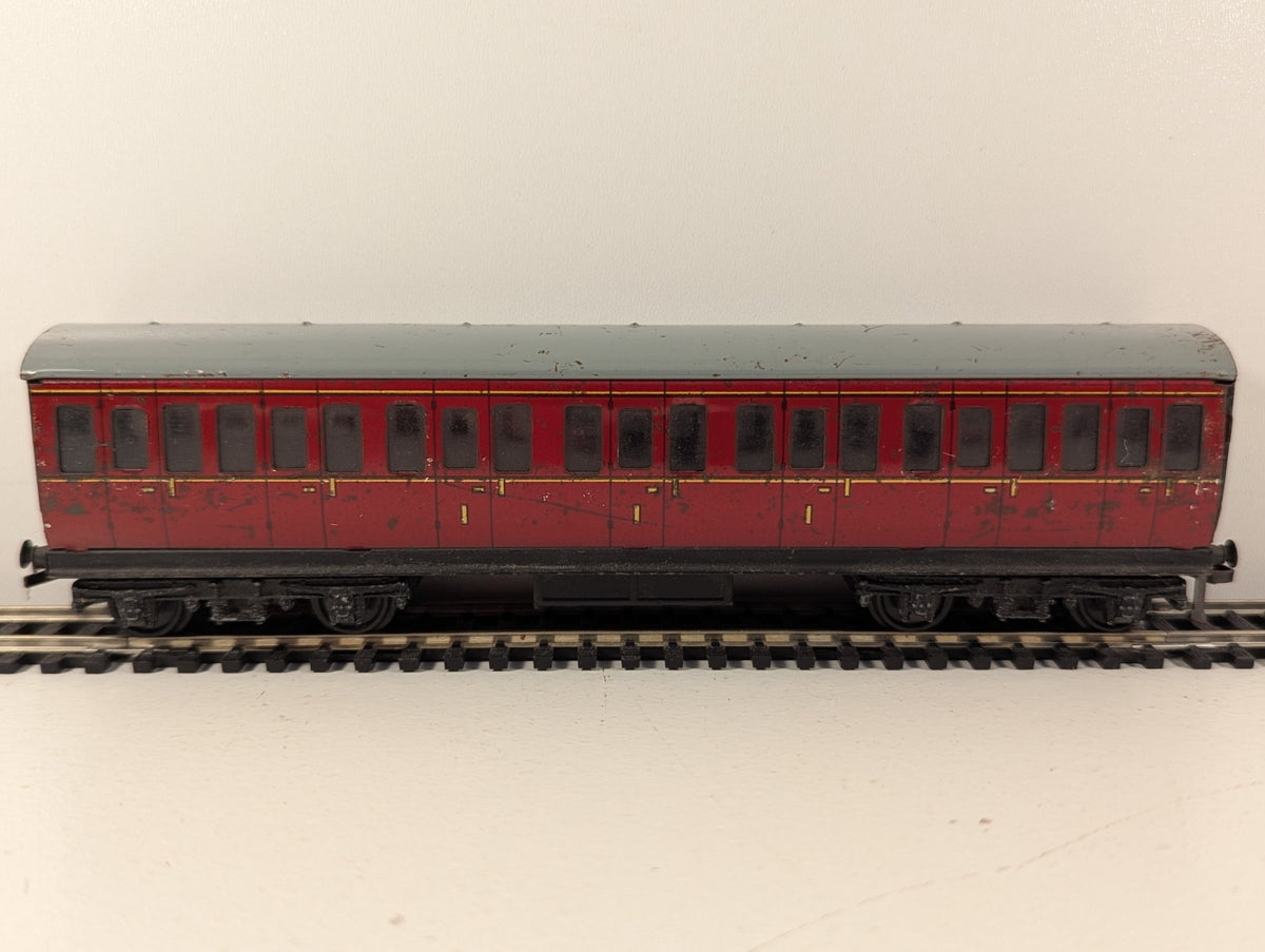 Hornby Dublo OO Gauge Tinplate Suburban Coach 1st Class Compartments