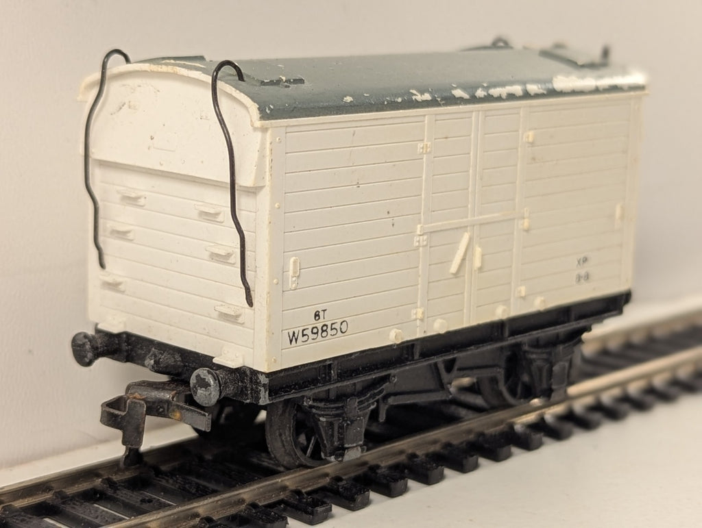 Hornby Dublo 4320 Mica B 6 Ton Refrigerator Van OO Gauge - Chipped Paint