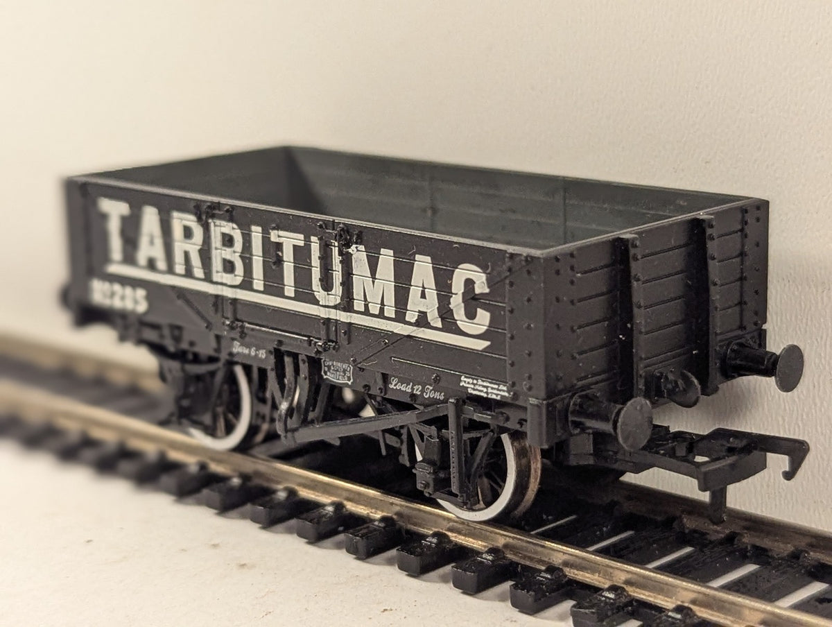 Bachmann OO Gauge 8 Plank Wagon Tarbitumac Goods Wagon 285 Tarbitumac Black