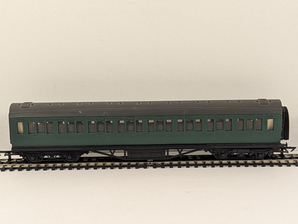Graham Farish OO Gauge Suburban Coach Passenger Coach Southern Green