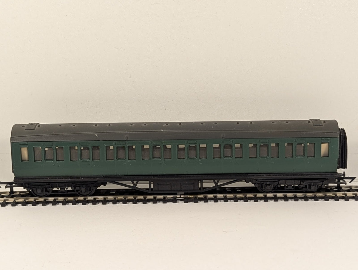 Graham Farish OO Gauge Suburban Coach Passenger Coach Southern Green