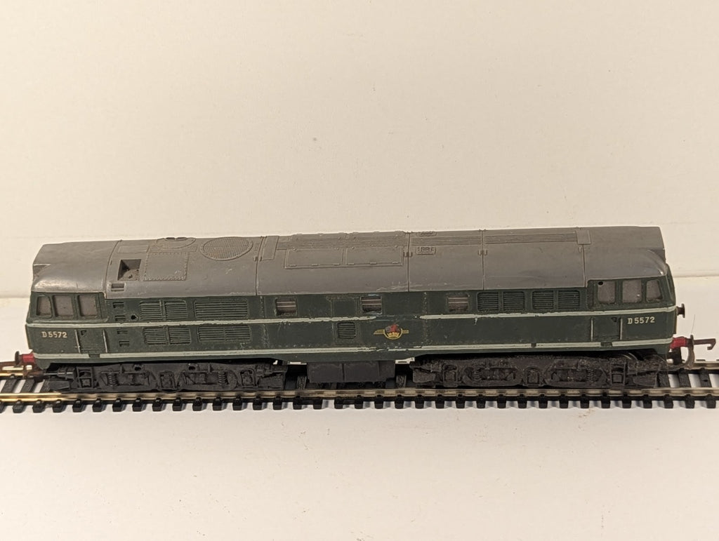 Tri-ang R357 OO Gauge Brush Type 2 Class 31 Diesel Locomotive D5572 Spares