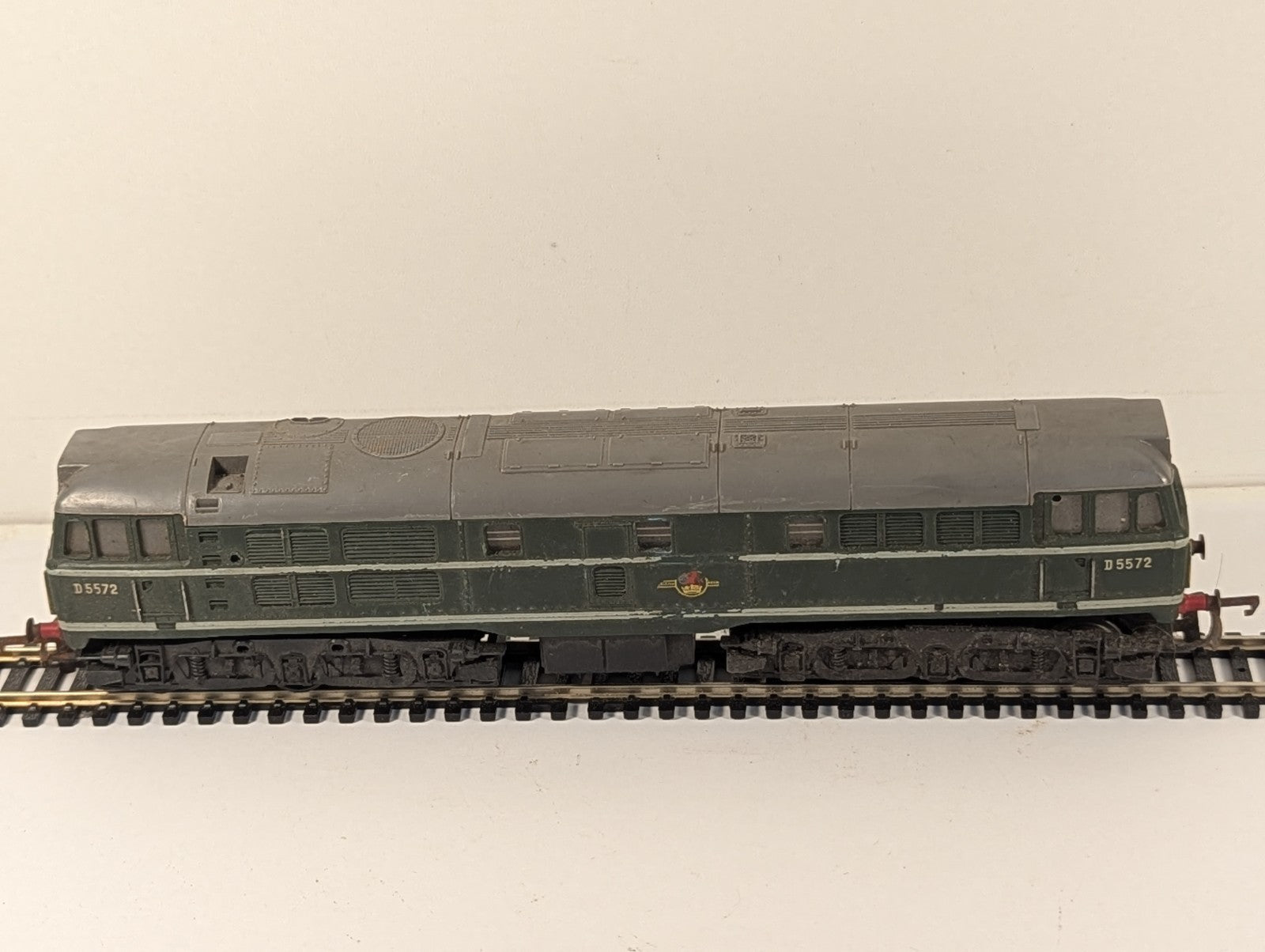 Tri-ang R357 OO Gauge Brush Type 2 Class 31 Diesel Locomotive D5572 Spares