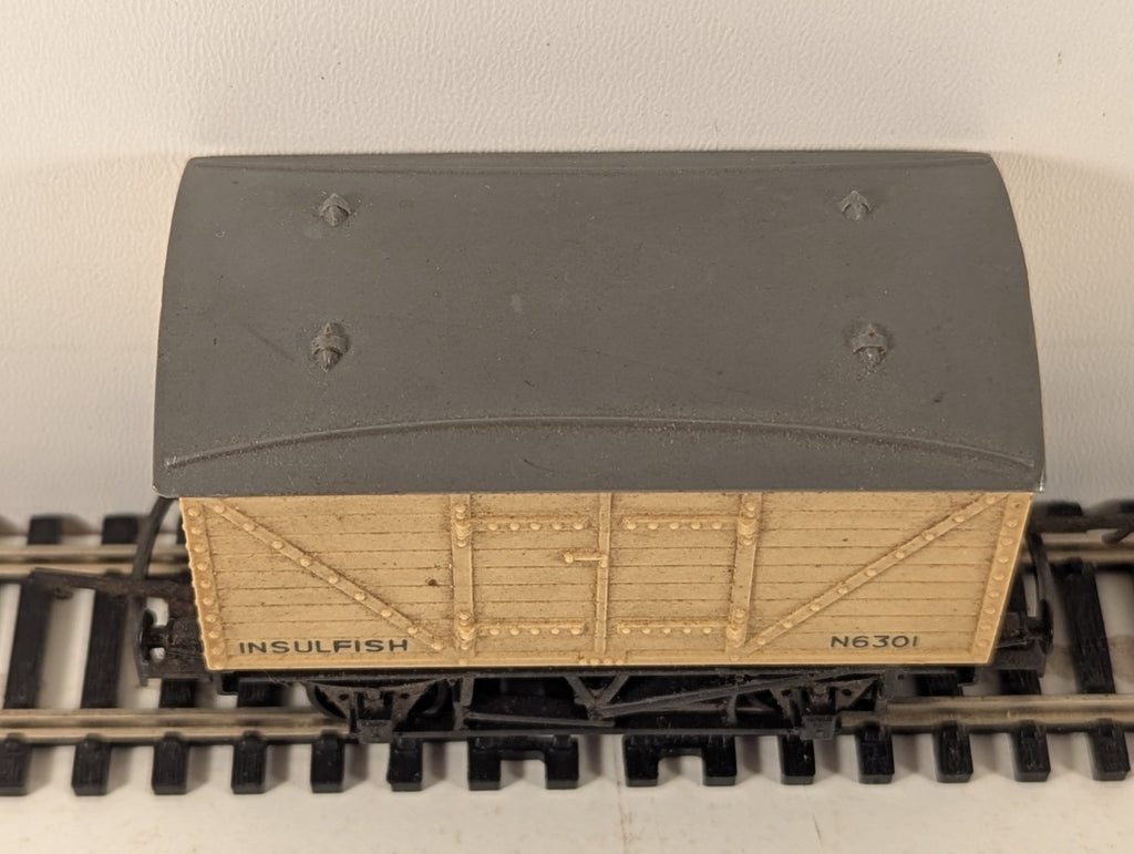 Tri-ang Railways R14 OO Gauge Insulfish Van N6301 Cream