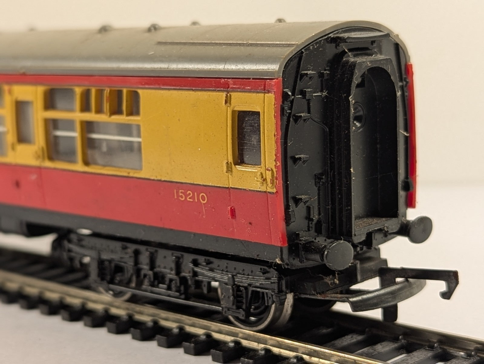 Hornby OO Gauge BR Mk1 Composite Coach Passenger Coach 15210