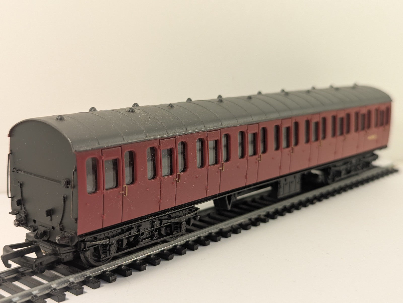 Bachmann Branchline OO Gauge BR Mk1 57ft Suburban Composite Coach
