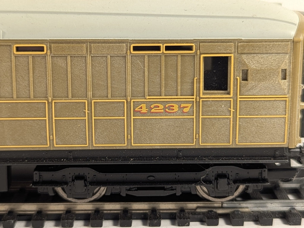 Hornby OO Gauge LNER Brake Composite Coach Passenger Coach 4237 LNER Teak