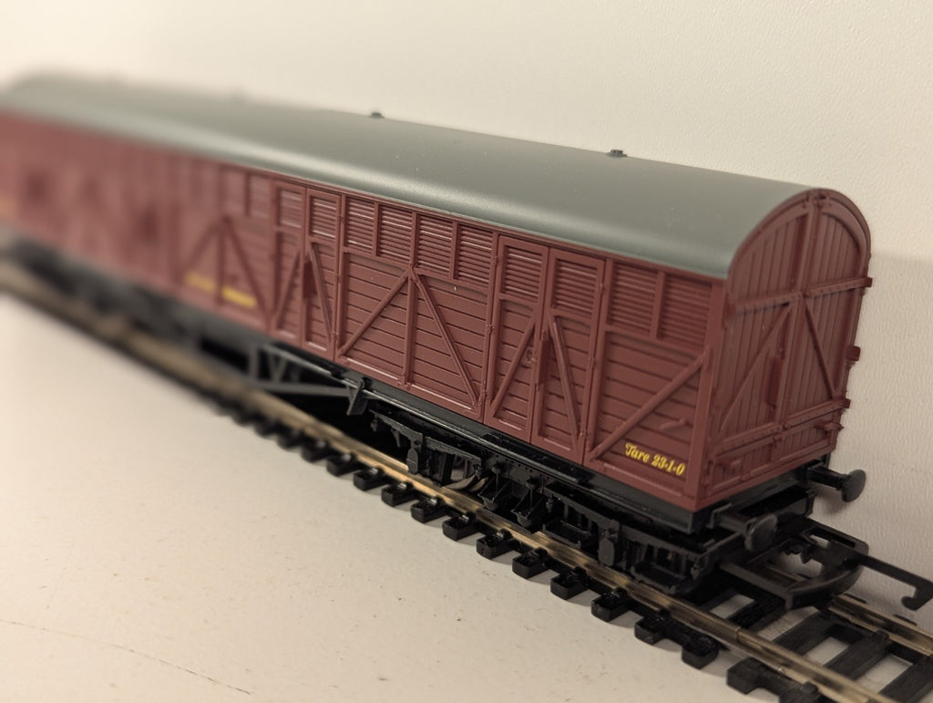 Hornby OO Gauge R6539 BR Siphon H Bogie Wagon Maroon