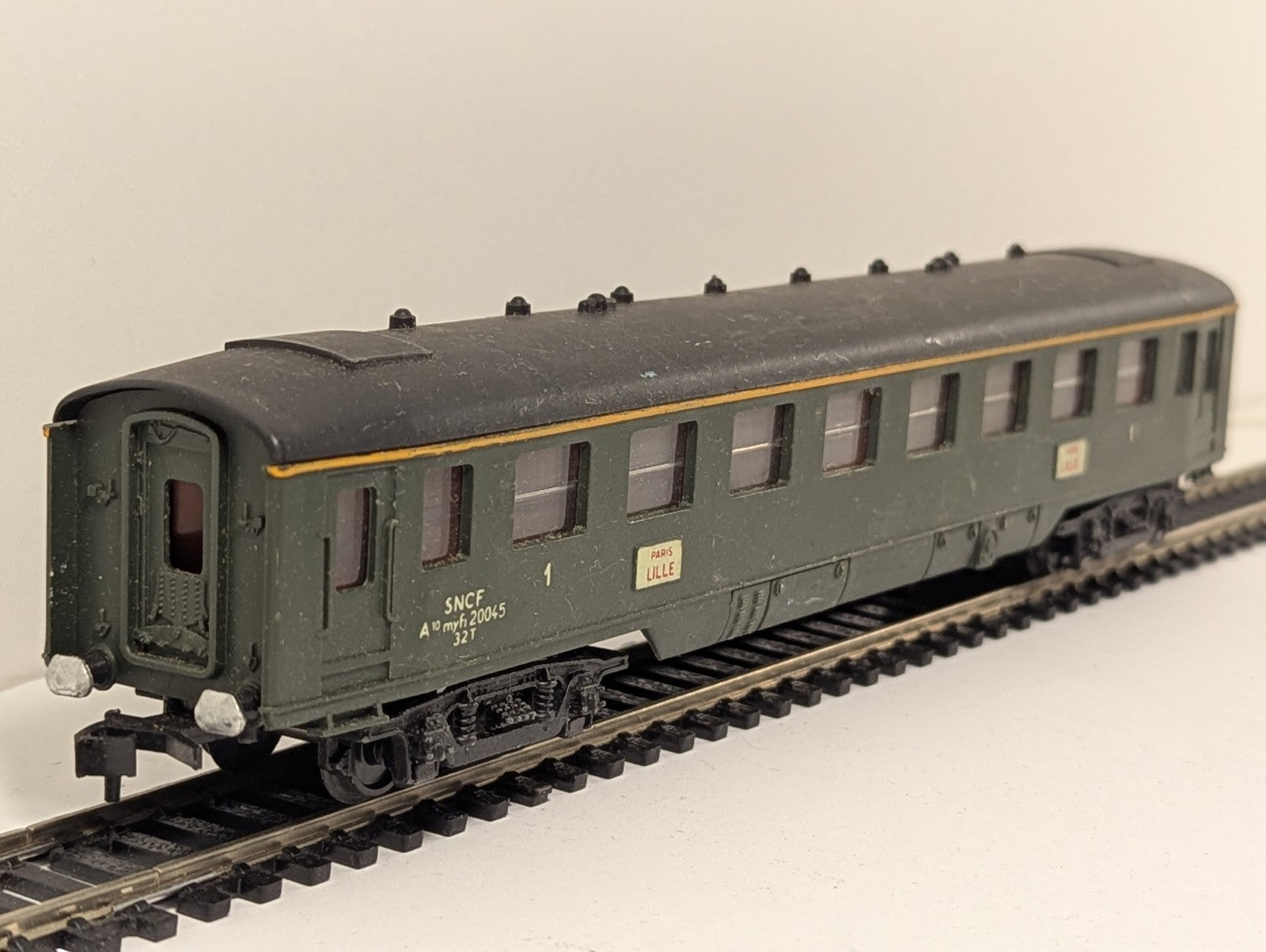 Hornby-Acho HO Gauge French SNCF Green Passenger Coach