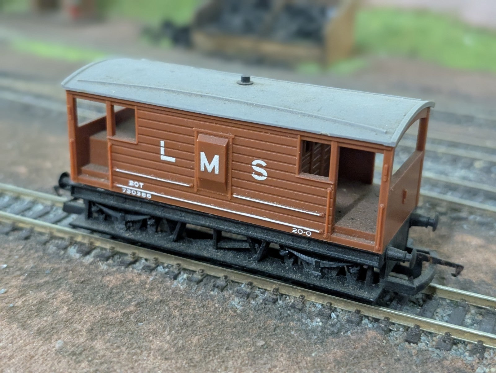 Hornby OO Gauge R.718 LMS 20 Ton Goods Brake Van