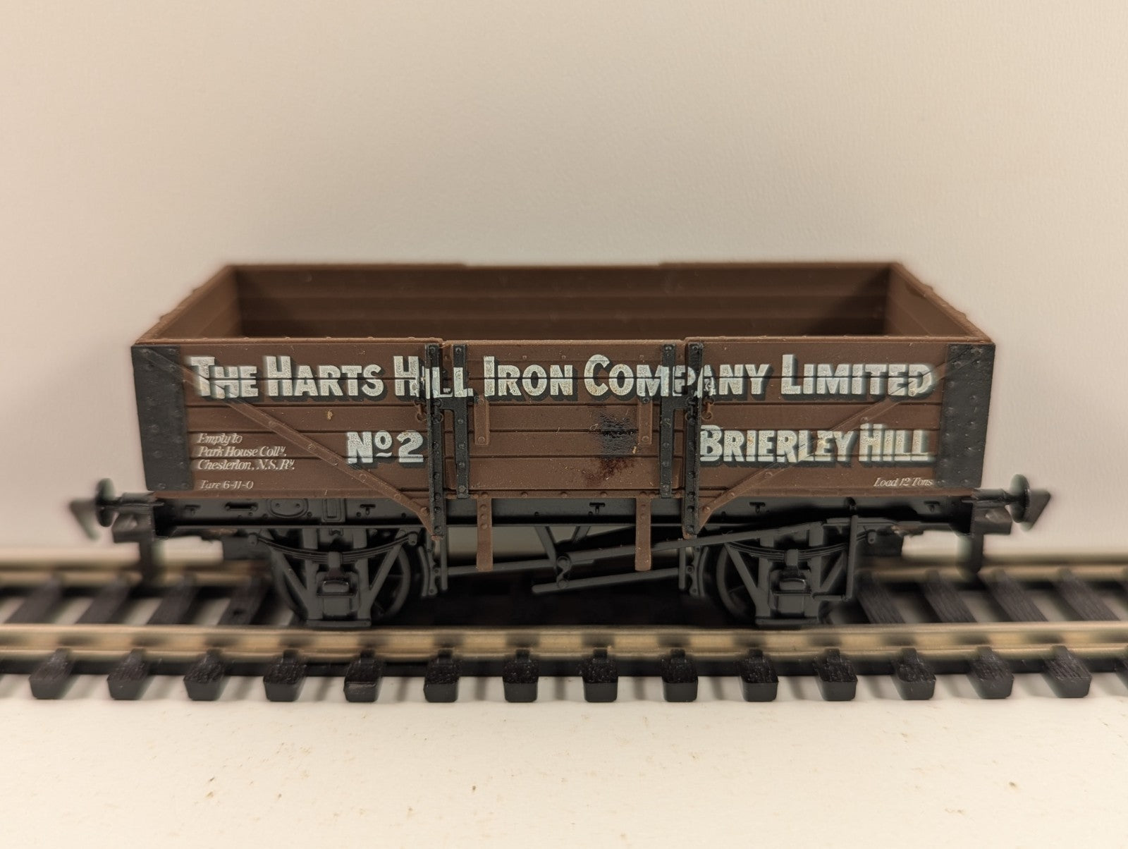 Airfix OO Gauge 5 Plank Wagon Harts Hill Iron