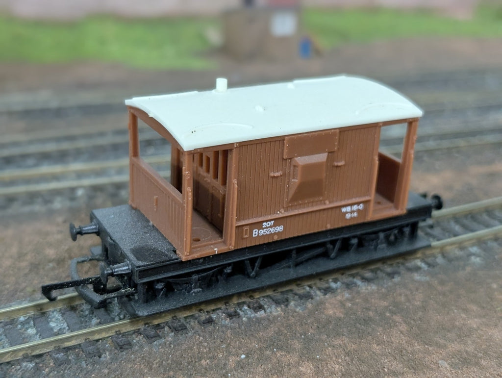 Tri-ang R16C B.R 20 Ton Brake Van B952698