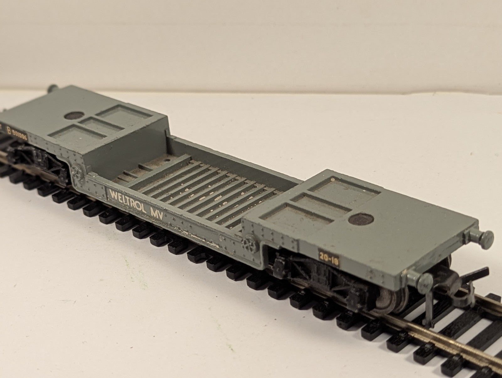 Hornby Dublo OO Gauge 40-Ton Bogie Well Wagon